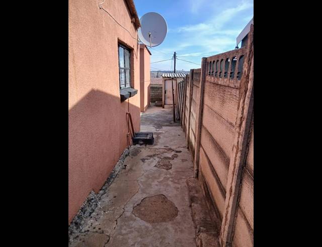 2 BEDROOM HOUSE FOR SALE IN DUBE